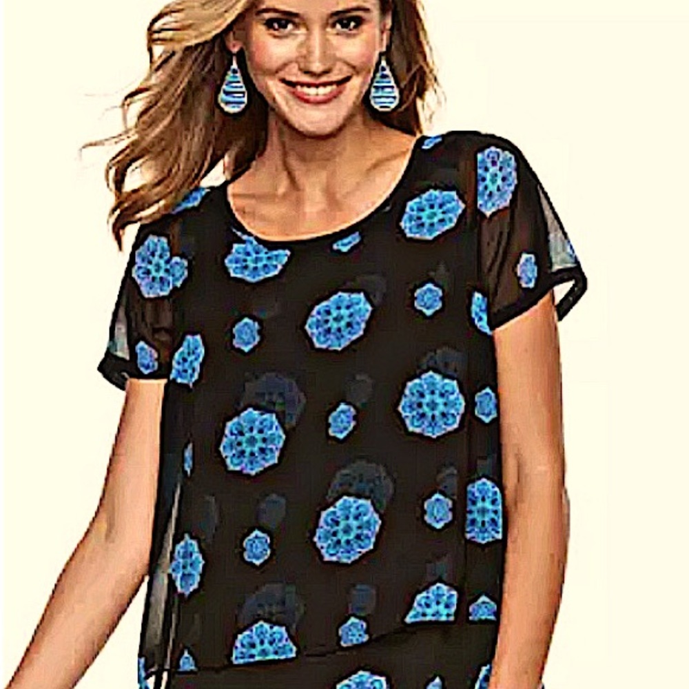 Dana Buchman Short Sleeve Blue Patterned Flow Blouse Open Slit Flow Back